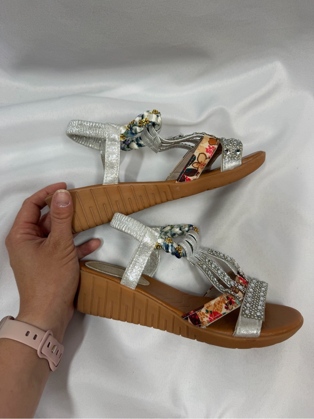 Bohemian Sandals Wedge Heel Elastic Straps Silver Girls Size 4Y - Picture 7 of 8